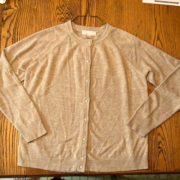 Carolyn Taylor Sweaters - EUC Carolyn Taylor pearl button sweater